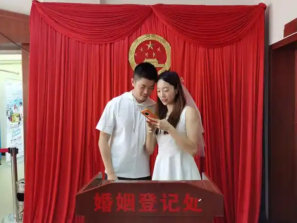 今天七夕节,来看看广安婚姻登记处有多忙