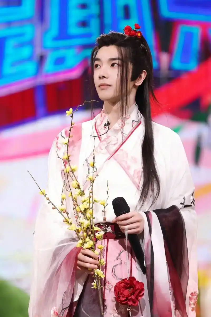 华晨宇古装造型也好帅!妥妥清冷贵公子啊!#陌上人如 - 抖音