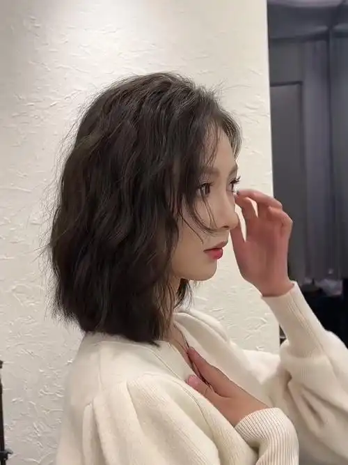 中短发尴尬期这样烫超好看