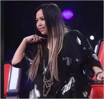 张惠妹的嗓音豪放且爆发力十足,她所选中的学员亦多为此类型.