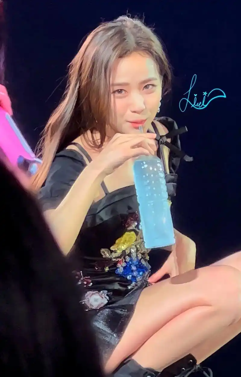 生图宝宝96#jisoo #金智秀即将solo出道 - 抖音