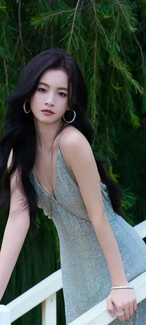 李庚希,这个名字仿佛蕴含着无尽的诗意与画意,她如同