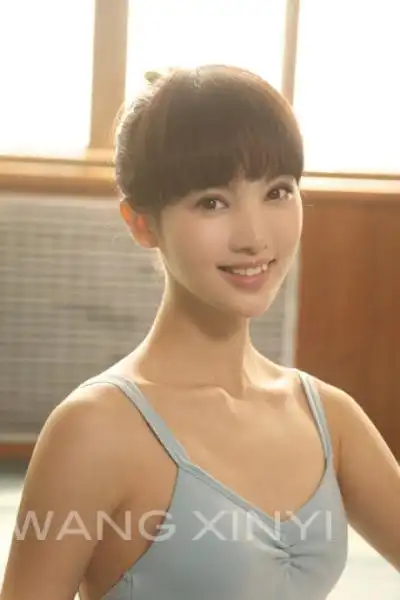 甜美清纯 北舞校花金晨代言游戏