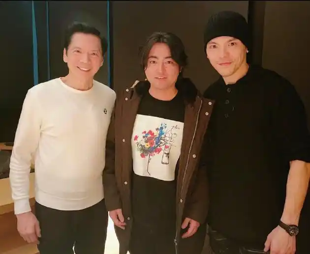 山田孝之晒与向佐向华强父子合影透露将有合作