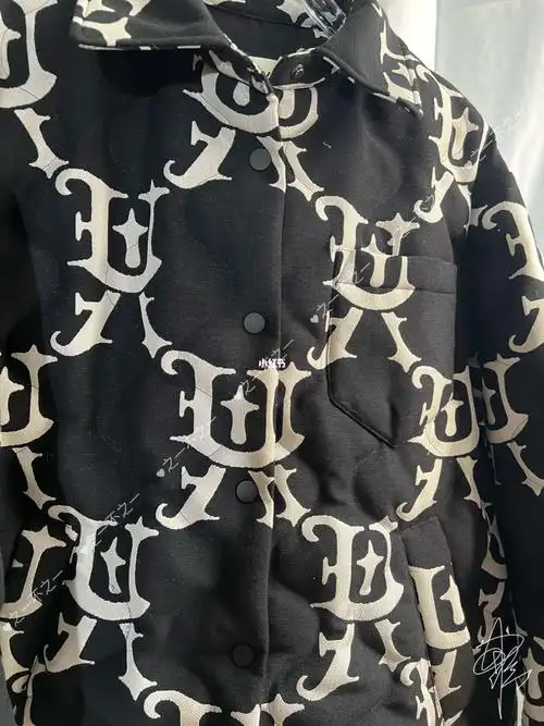 乌丫大logo羽绒服