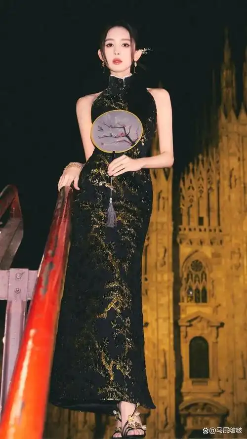 古力娜扎国风旗袍,露背设计,韵味十足,东方魅力展现得淋漓尽致