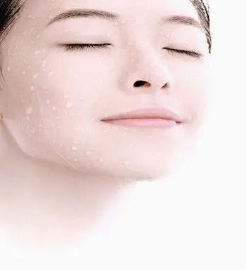 保湿补水9大误区 小心肌肤越补越干燥