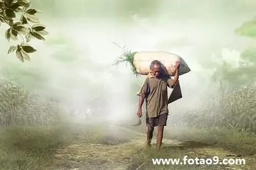 梦见女人在众人面前光着身子意味着什么?