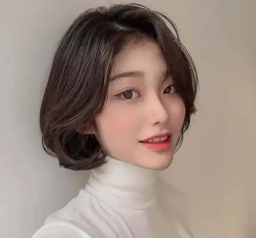 "网红气垫烫中短发"