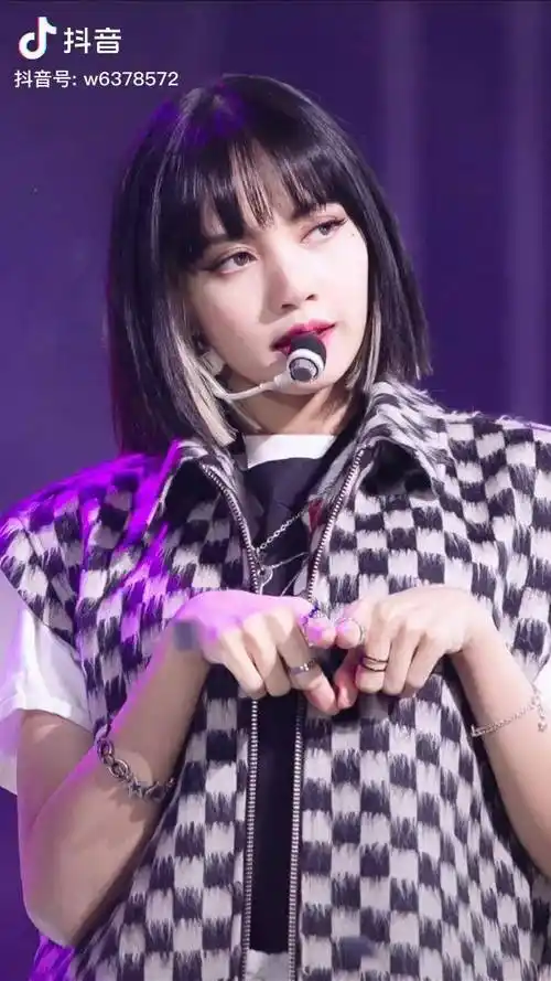 lisa同款挂耳染减龄个性又高级减龄发型话不多说先秀一波挂耳染