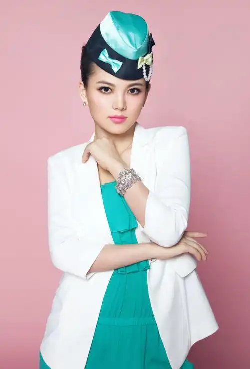 李湘最新清爽写真 演绎知性优雅主播范儿