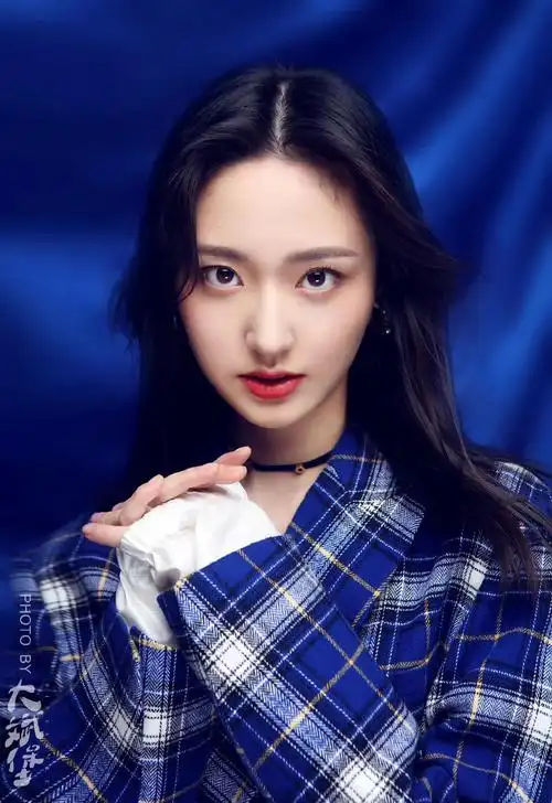 王莫涵清爽甜酷写真图片