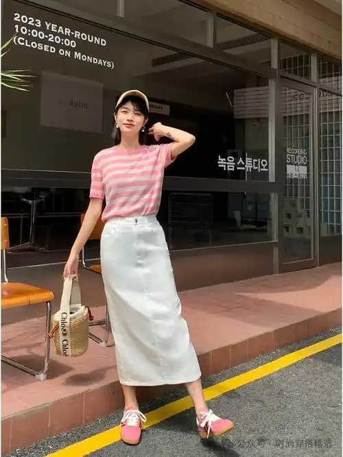 初夏白色半身裙的4组搭配公式这样穿高级又气质