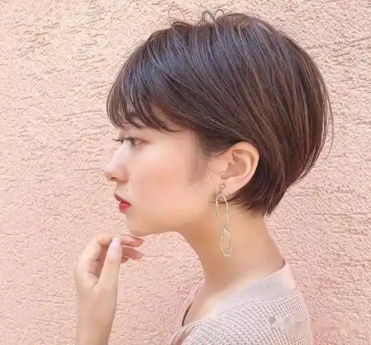 "干练网红超短发"