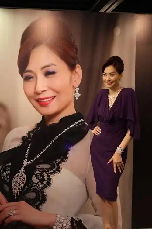 邝美云:和吕良伟闪婚闪离,二次拒绝豪门,如今活成单身女富豪
