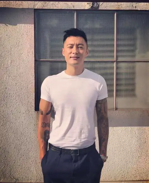 余文乐又是第一个上身示范的?