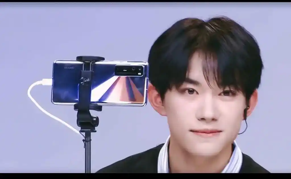 易烊千玺华为nova全球代言人.除了刘德华谢霆锋之外,大家别 - 抖音