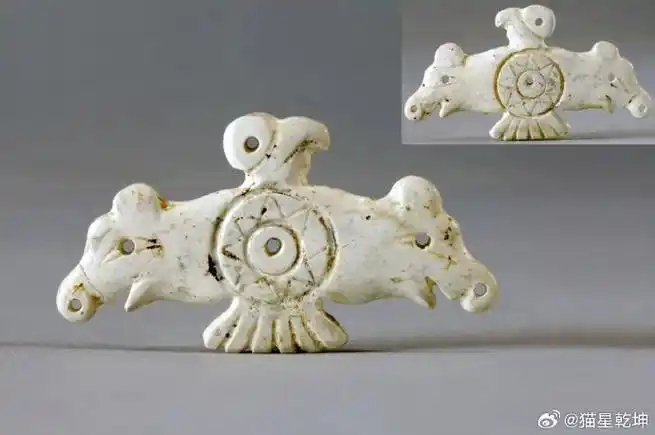 凌家滩87m15:109虎首玉璜