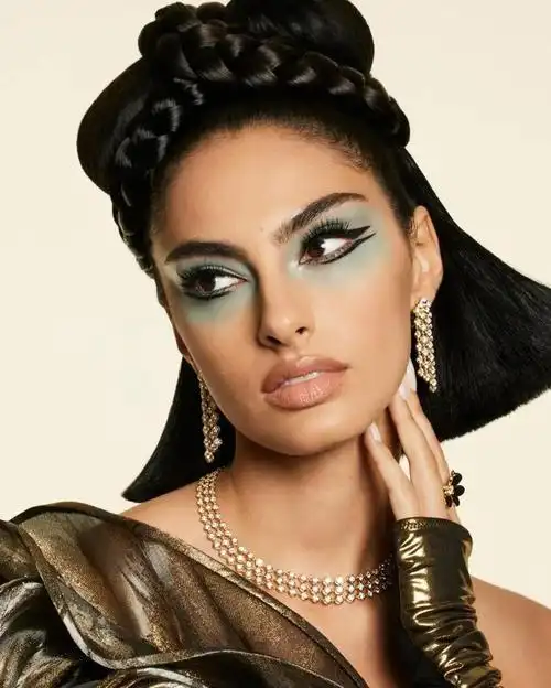 1510141119,这个沙特阿拉伯女模特真的杀疯了!