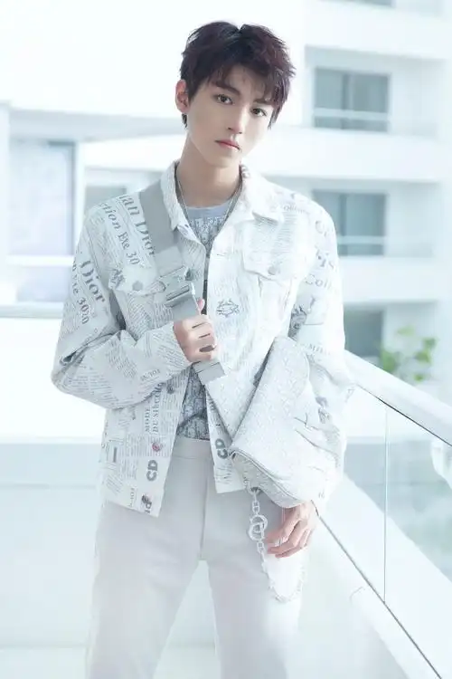 [tfboys][分享]201104 白衣少年王俊凯图照合集来袭,清新帅气的王总