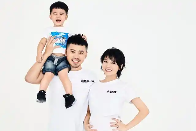 快女黄英结婚怀孕,黄英老公曹帅个人简历(网友:这也太土了吧)