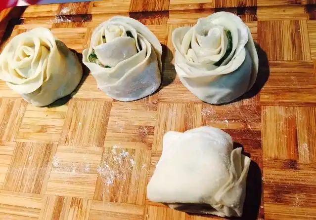 1/14 饭店里的玫瑰花形状包子,关键技巧在这里,教你在家也能做!