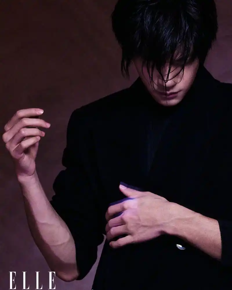 易烊千玺elle3月刊封面来袭!