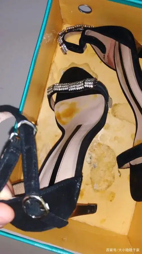 夏季高跟鞋闲置的时候需要保养一下,要不然鞋面没有光泽