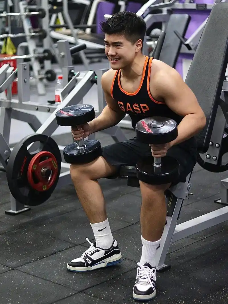 不是只有你在付出.少说多做多实战#健身 #肌肉男 #健身穿搭 - 抖音