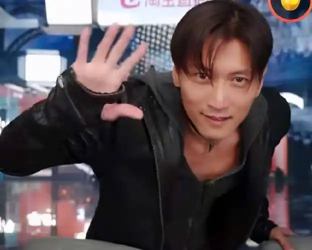 有种冻龄cp叫谢霆锋王菲回归19岁三七分发型毫无变化