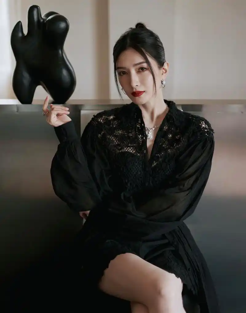 江疏影一字带高跟鞋[色][色] #江疏影