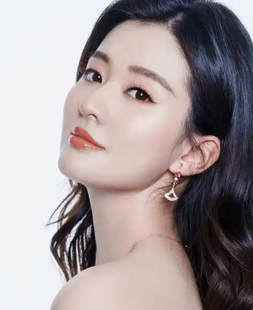 女星乔欣时尚合集:秀丽姣美,天生丽质