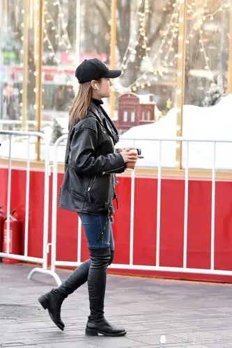 现在过膝靴都是这样穿,时尚达人教你怎么怎么穿!