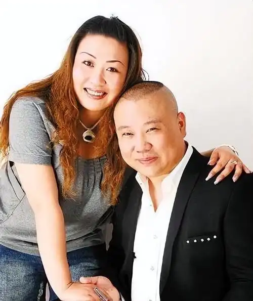 郭德纲前妻胡中惠抛下4岁的郭麒麟远赴日本如今的她现状如何