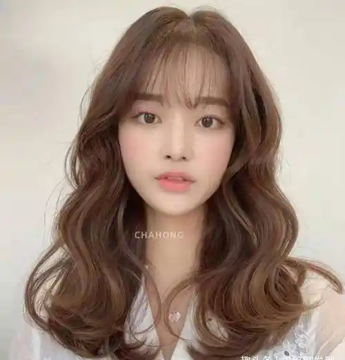 适合18岁到40岁女人的卷发,年轻人烫简约时尚,中年人烫洋气减龄_发型