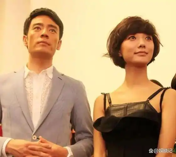 他是靳东同班同学娶过郝蕾爱过王珞丹负了殷桃后娶小10岁的她