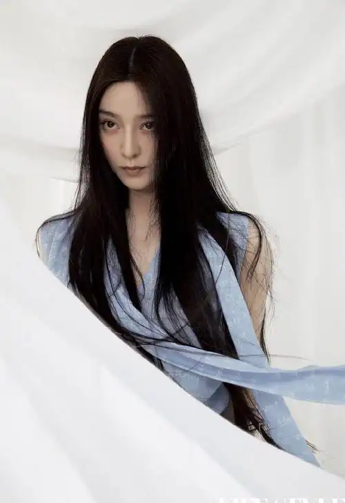 范冰冰风波后首登国内杂志封面 长发飘飘气质优雅