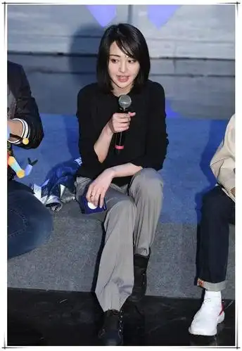 郑爽这是瘦了多少?穿衣松垮撑不起来,网友:看后再也不想减肥了