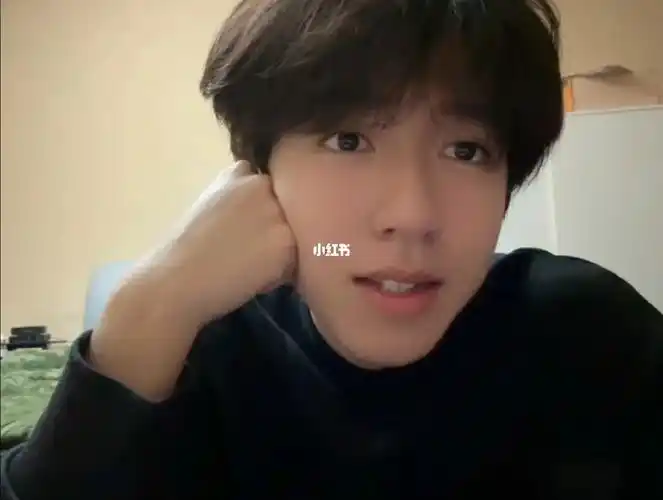 宝贝声音变得好性感啊哈哈哈哈#贺峻霖  #时代少年团贺峻霖  #月光