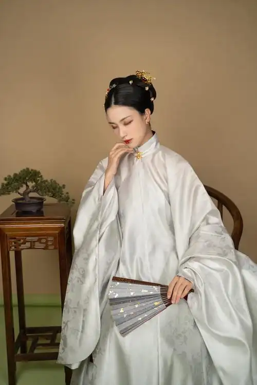 传统朱门汉服明制定制手工杏林暗花贴边真丝汉服