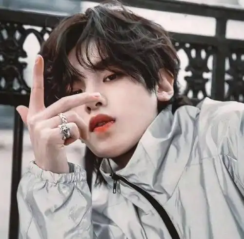 微信头像黄明昊