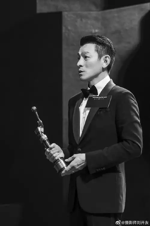 置顶地表最帅的那个男人来啦-#刘德华#  电影《红毯先生》退出春节档