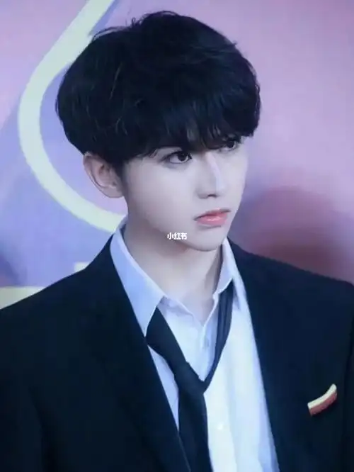 没有人可以嫩得过十八岁的蔡徐坤