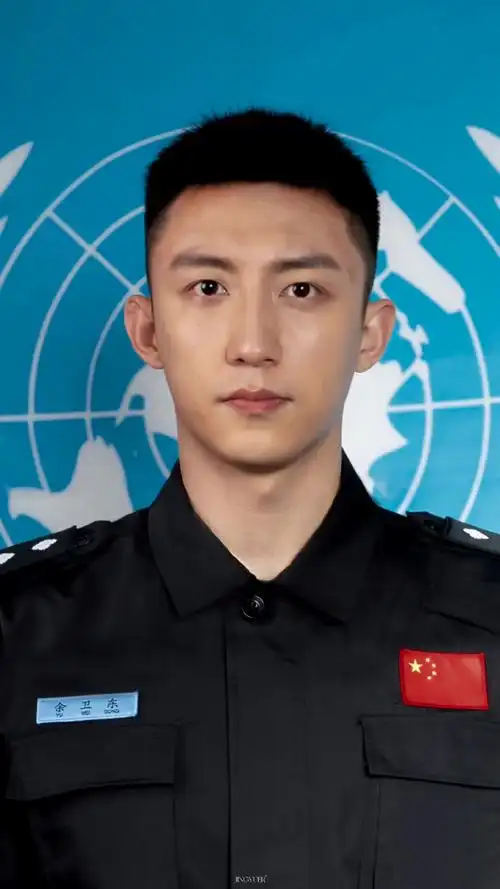 队#hjy#黄景瑜演的队长安全感十足#余卫东证件照96@johnny黄景瑜