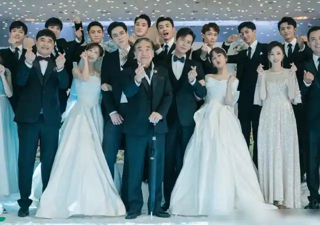 童颜夫妇世纪婚礼花絮谁注意李现看杨紫的眼神糖分溢出屏幕了