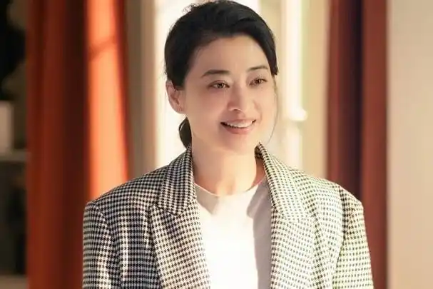 现在,一说到国内电视剧,大家第一个想起的就是《人