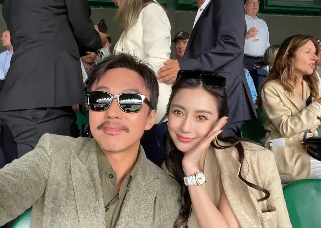 邓超杨颖同框合影 #跑男 - 抖音