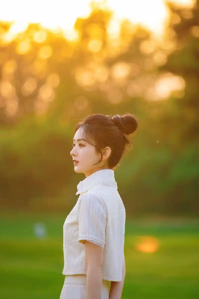 赵丽颖丸子头青春活力写真_赵丽颖_写真