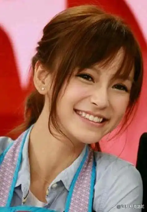 杨颖18岁在日本的照片流出,网友:黄教主看了绝对要后悔