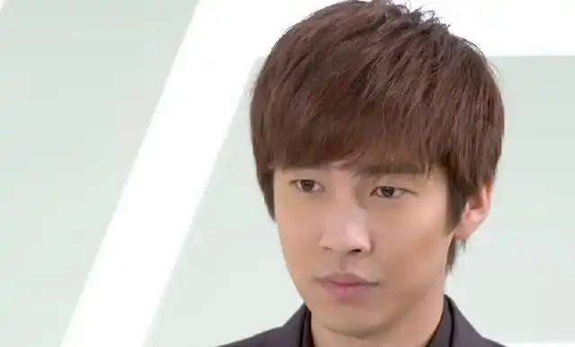 爱的阶梯楚振华发现落入宋天成的圈套,他买的天成集团负债累累